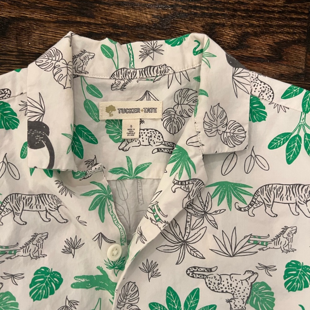 Tucker and Take boys size 6 safari button-down short sleeve